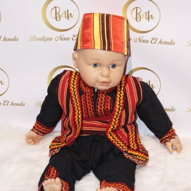 قبايلي اطفال.  6 اشهر.  و عام