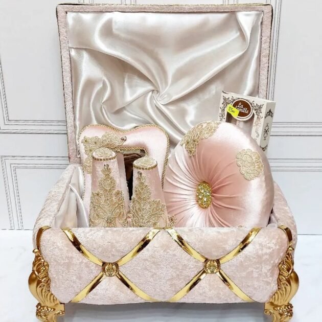 طبق حنة  لون . Rose دوزان مغلفين بالقطيفة