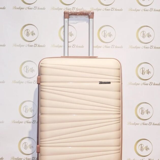 حقيبة متوسطة الحجم