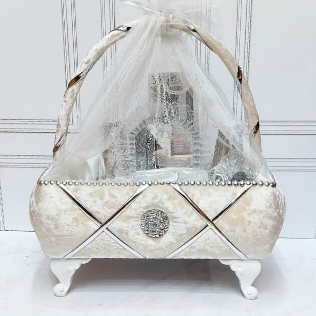 طبق حنة موديل سلة اللون ابيض  بالفضي دوزان سامبل