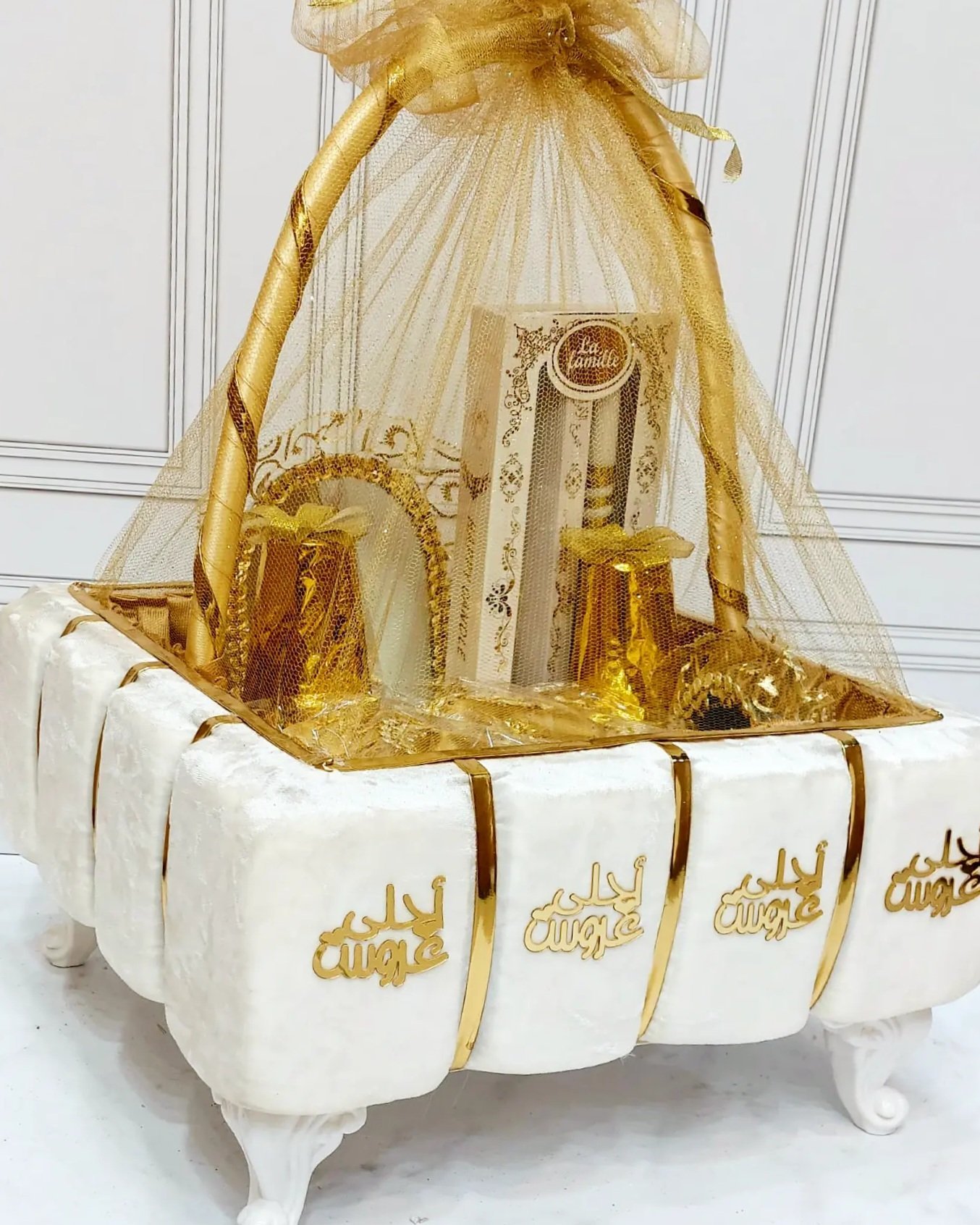 طبق حنة موديل سلة اللون ابيض بالذهبي دوزان سامبل