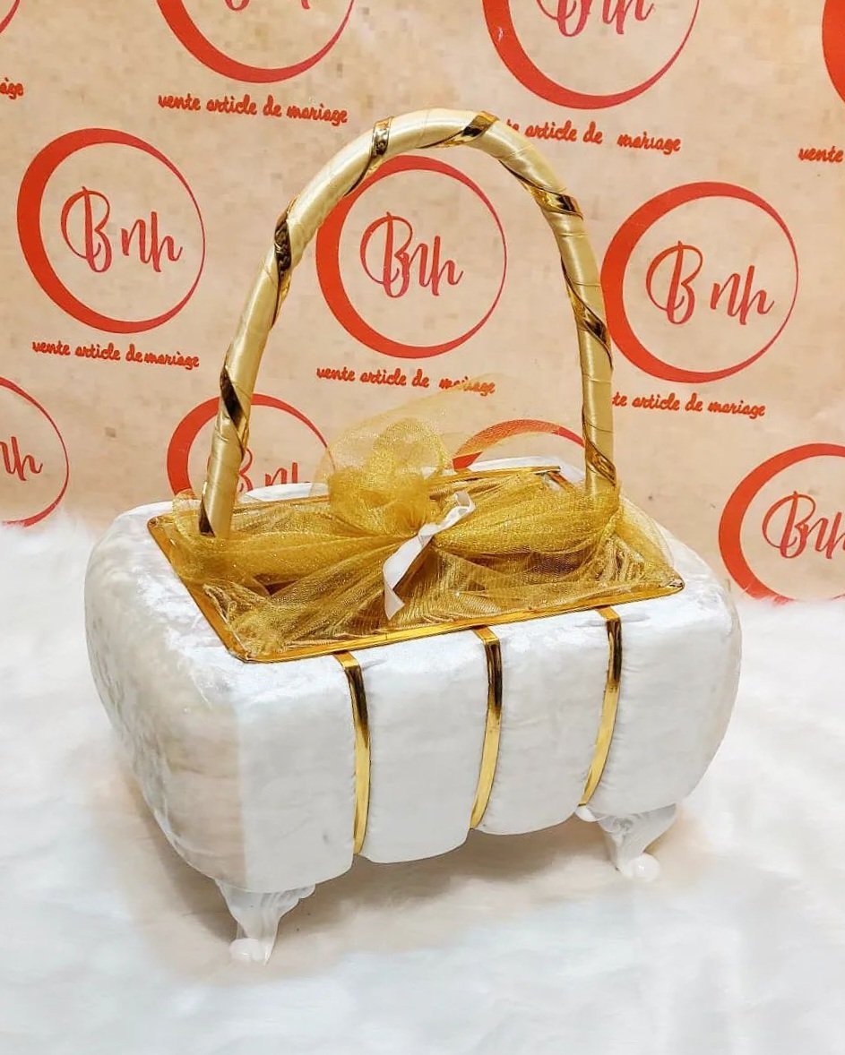 طقم الحنة تقليدي بلمسة عصرية ليزيد مناسبتكم بهجة وفرحة.+🎁 هدية