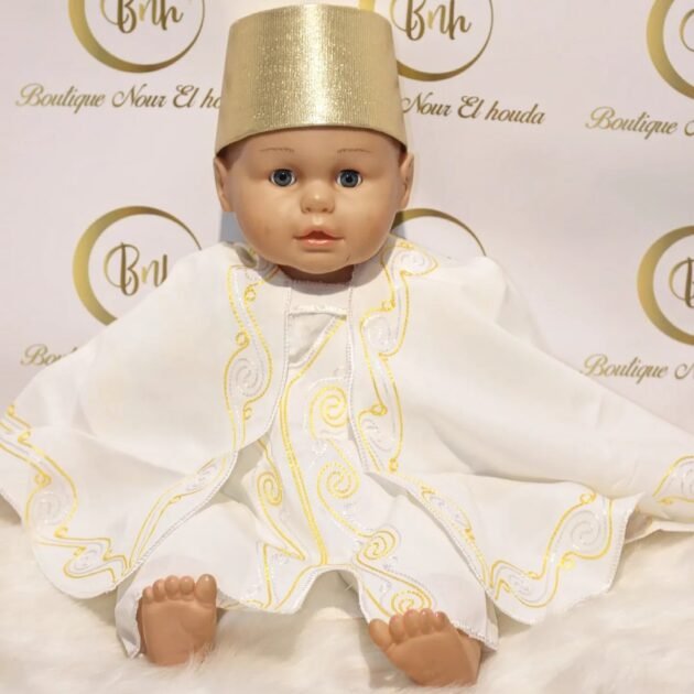 عباية وبرنوس يلبس من 3ل 6 اشهر