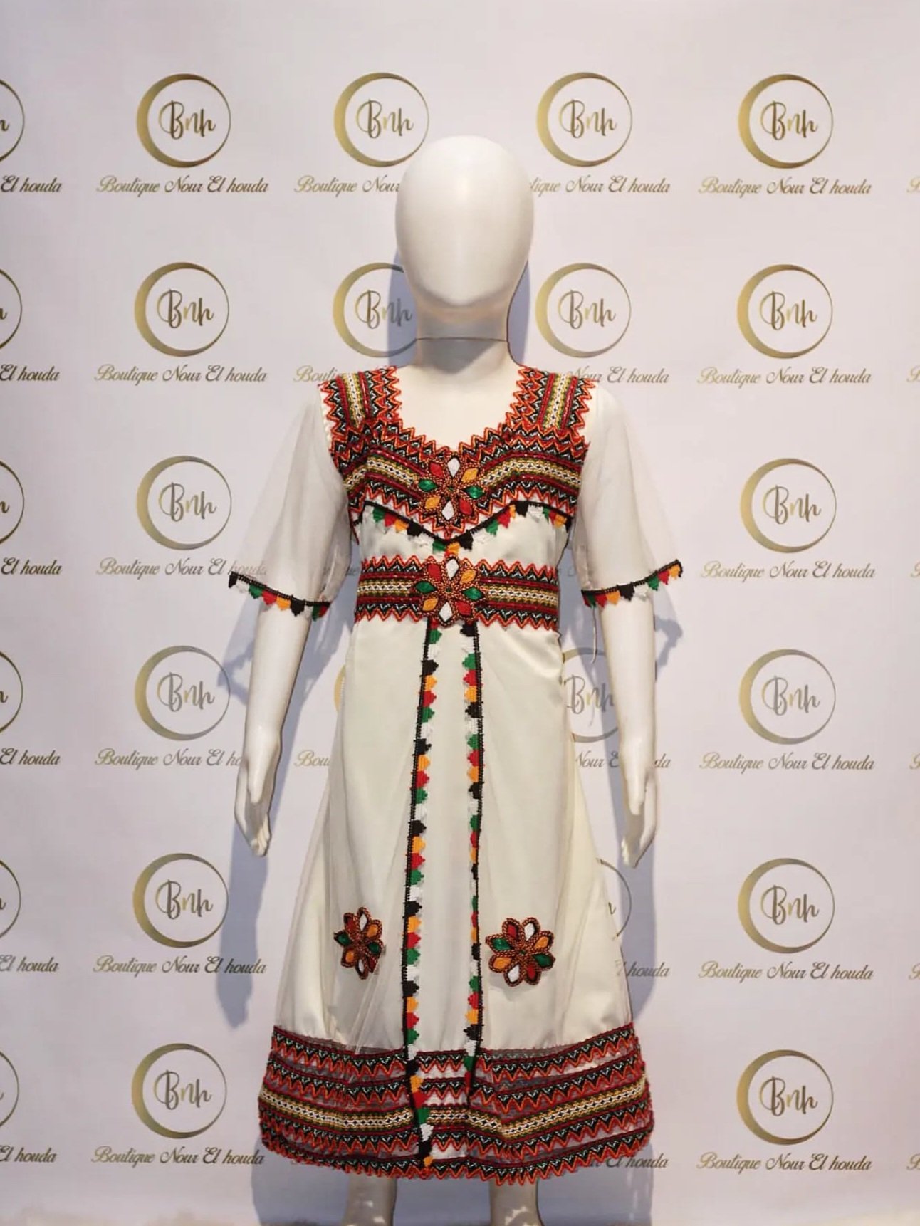 جبة قبايل بنات المقاسات المتوفرة عامين . 4 سنوات . 10 سنوات. 12 سنة - الصورة 3