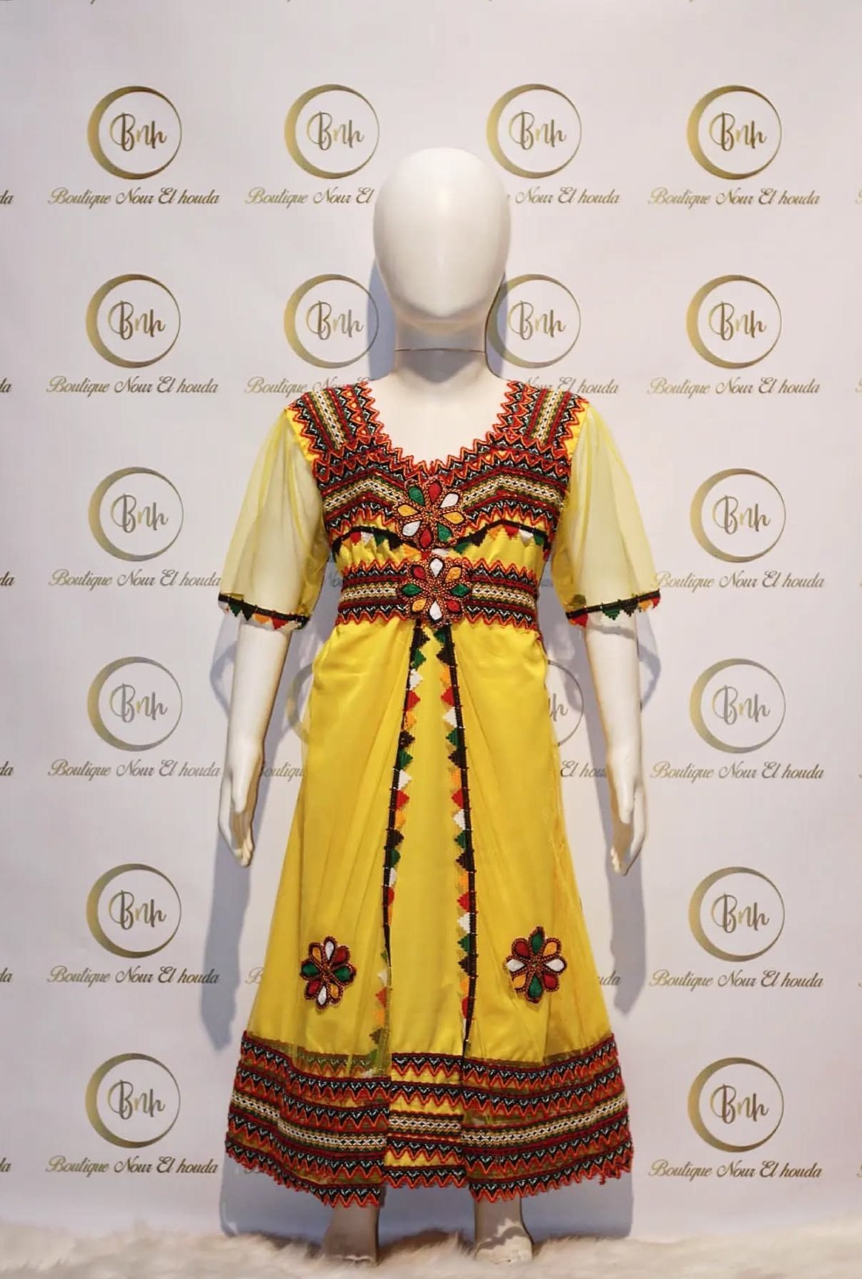 جبة قبايل لون اصفر المقاسات المتوفرة عامين .4 سنوت .6 سنوات . 8 سنوات .10 سنوات 12 سنة - الصورة 3