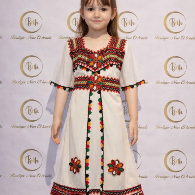 جبة قبايل بنات المقاسات المتوفرة  عامين . 4 سنوات . 10 سنوات. 12 سنة